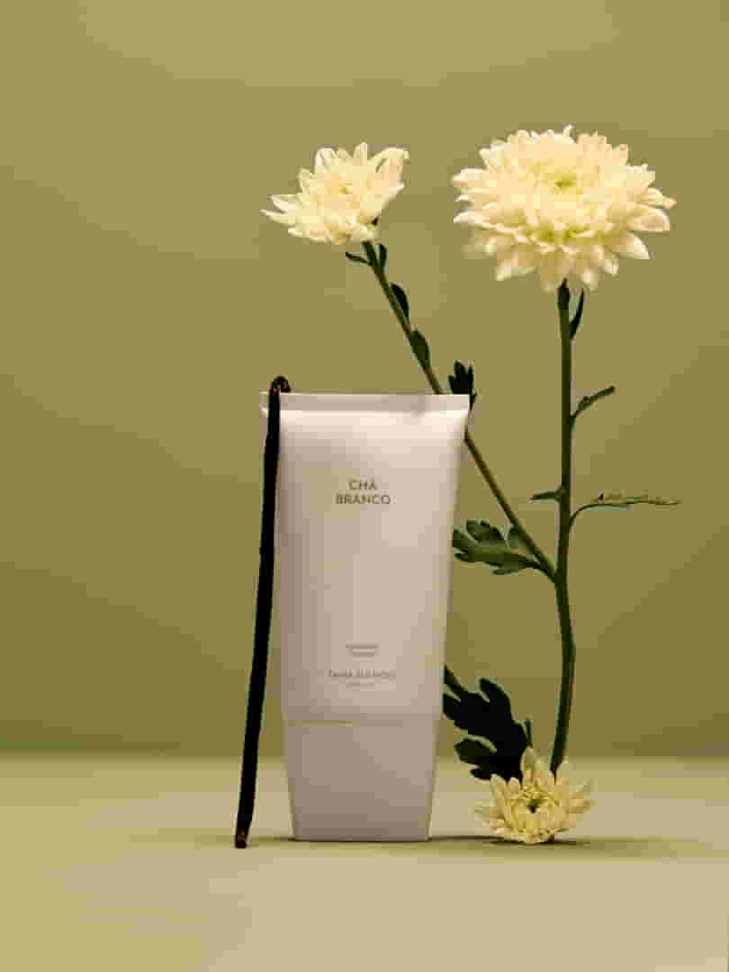 003L01800029_CHA_BRANCO_HIDRATANTE_DEO_CORPORAL_150G_4.jpg