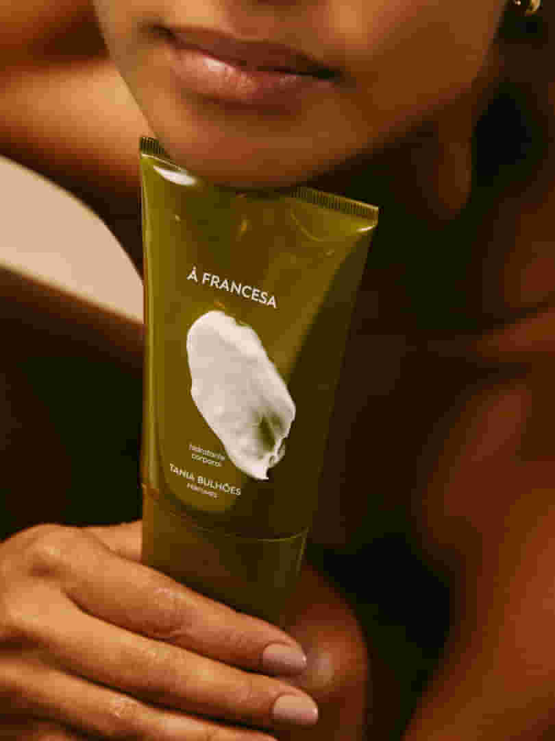 003L01800034_A_FRANCESA_HIDRATANTE_DEO_CORPORAL_150G_5.jpg